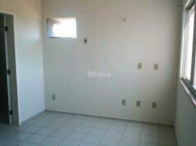 Apartamento à venda com 2 quartos, 70m² - Foto 2