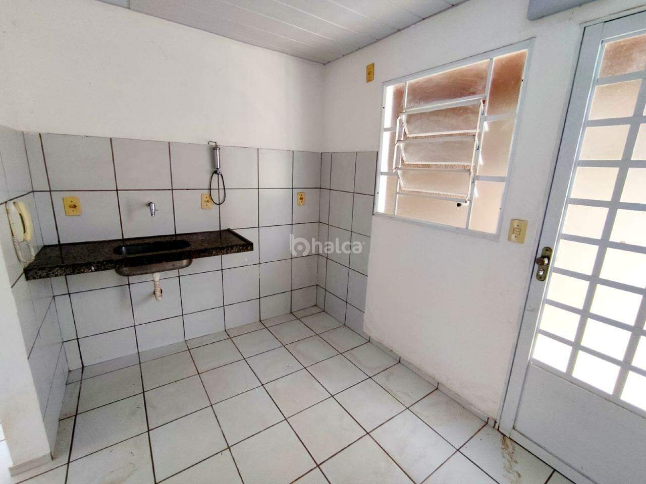 Casa para alugar com 3 quartos, 64m² - Foto 12