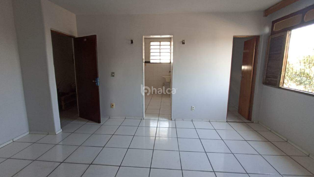 Apartamento à venda com 3 quartos, 65m² - Foto 2