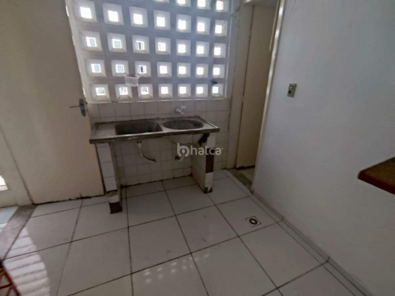 Apartamento para alugar com 3 quartos, 110m² - Foto 13