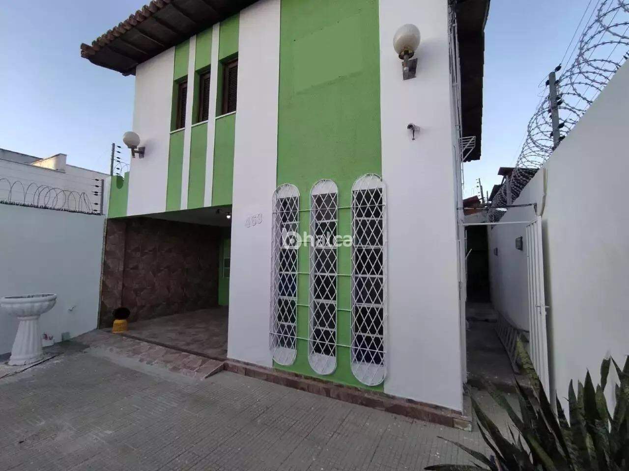 Casa à venda com 4 quartos, 140m² - Foto 2