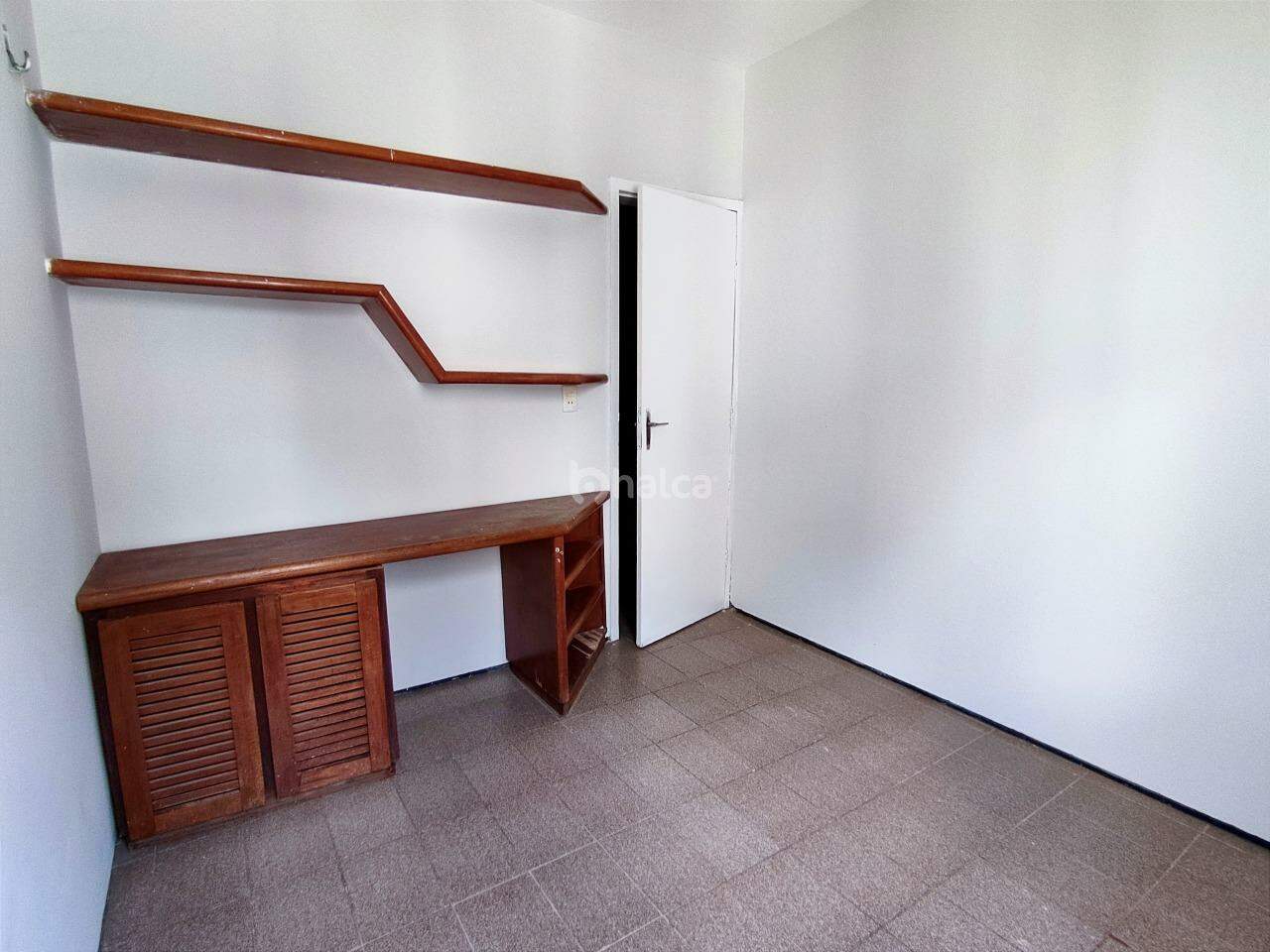 Apartamento para alugar com 3 quartos, 101m² - Foto 13