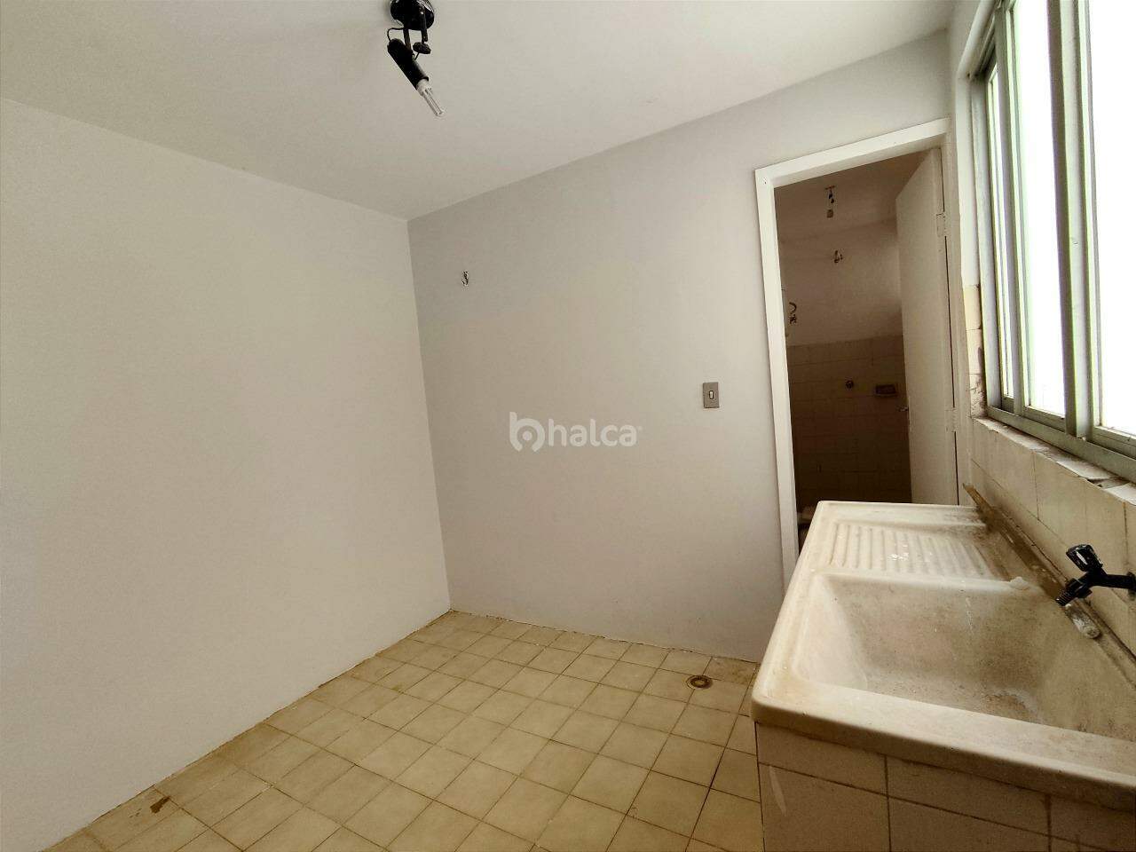 Apartamento para alugar com 3 quartos, 101m² - Foto 8