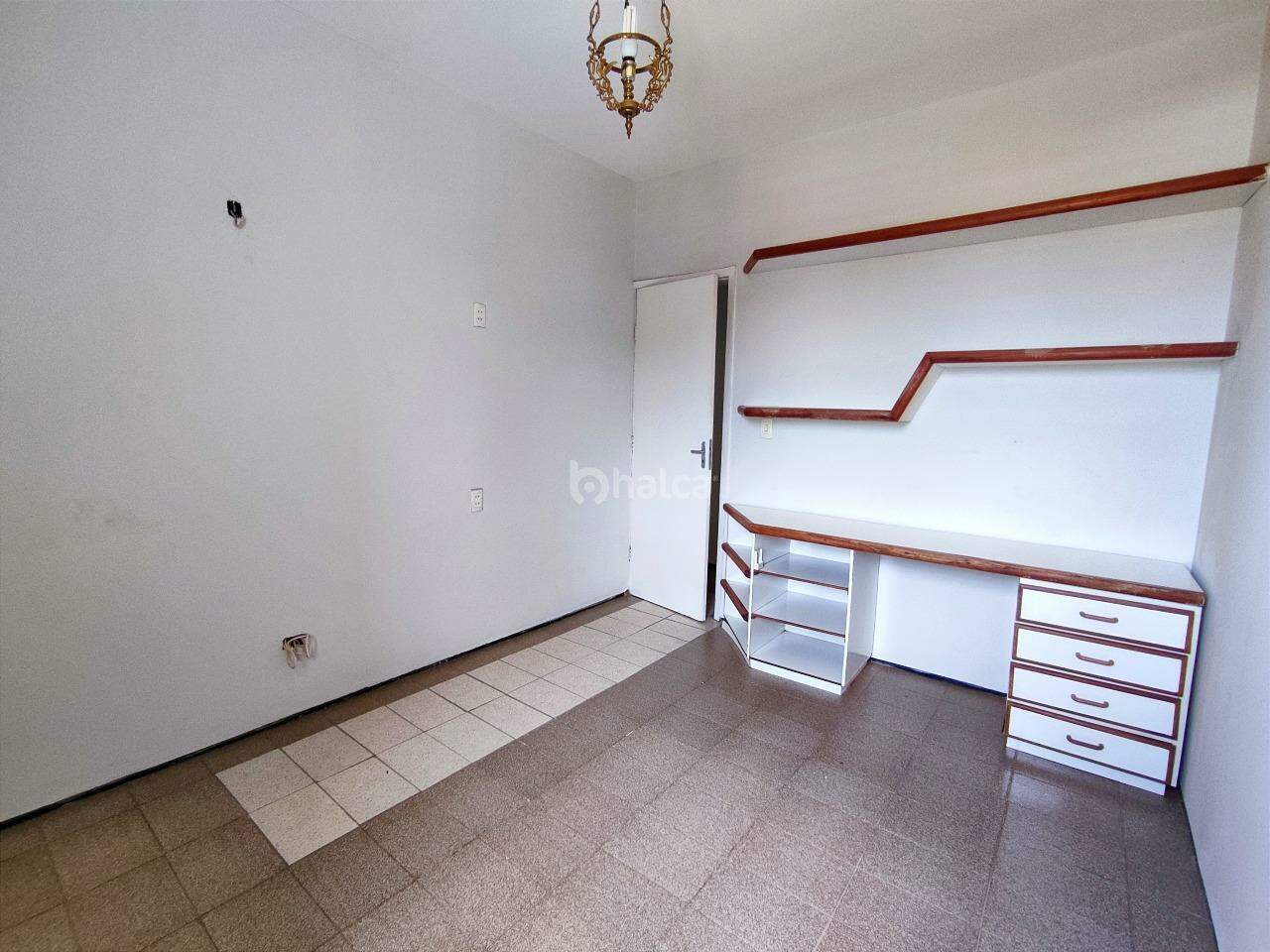 Apartamento para alugar com 3 quartos, 101m² - Foto 11