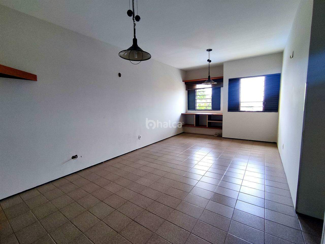 Apartamento para alugar com 3 quartos, 101m² - Foto 2