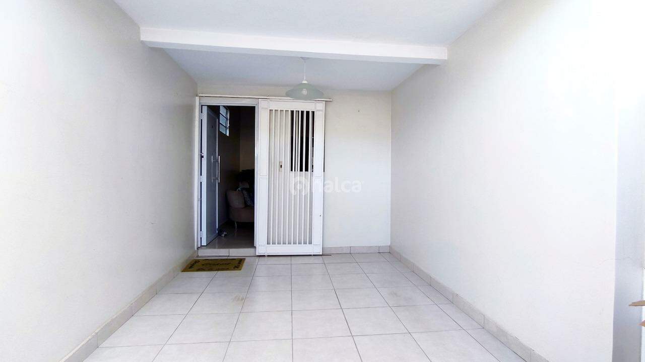 Casa à venda com 1 quarto, 147m² - Foto 2