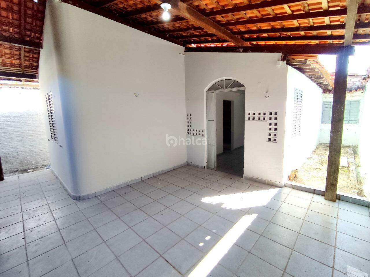 Casa à venda com 2 quartos, 100m² - Foto 2