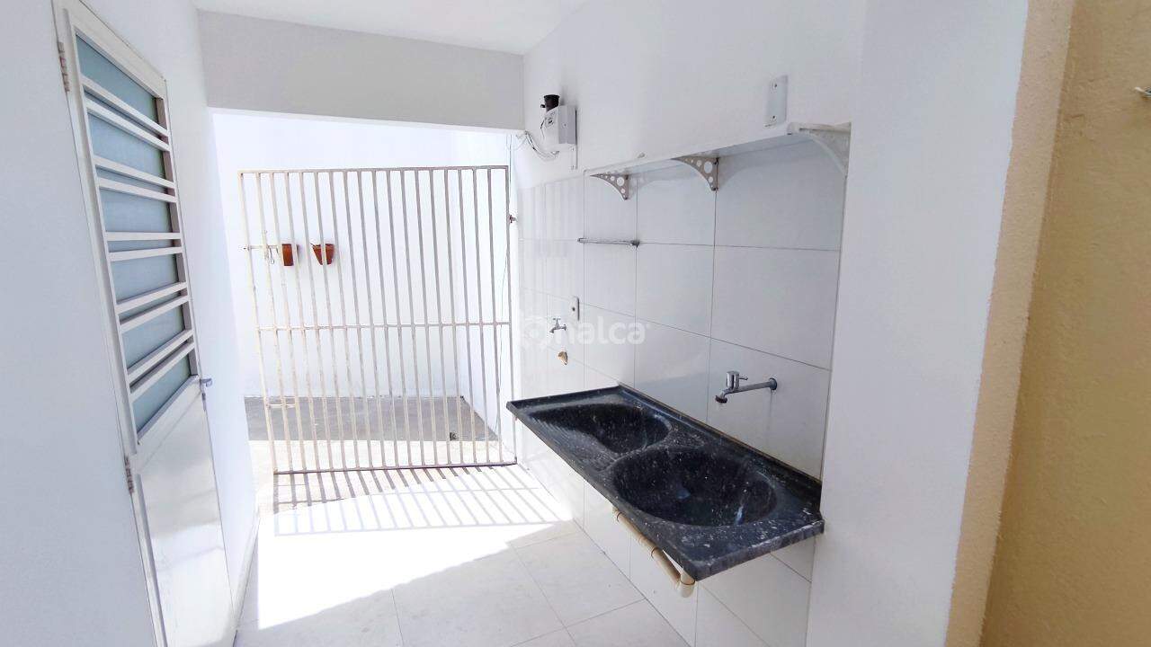 Casa para alugar com 2 quartos, 112m² - Foto 14