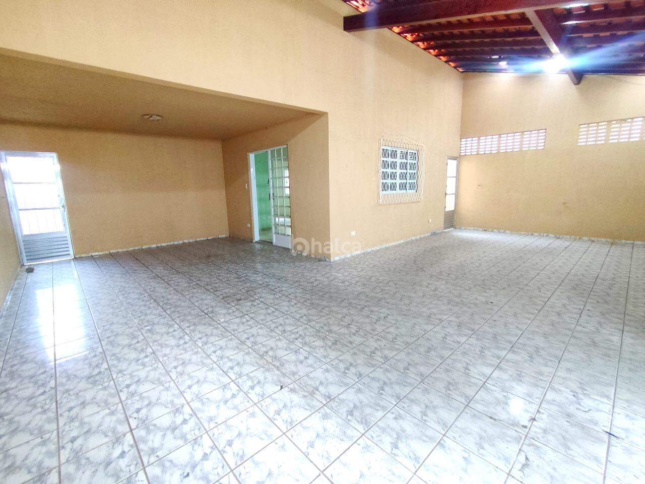 Casa para alugar com 3 quartos, 230m² - Foto 2