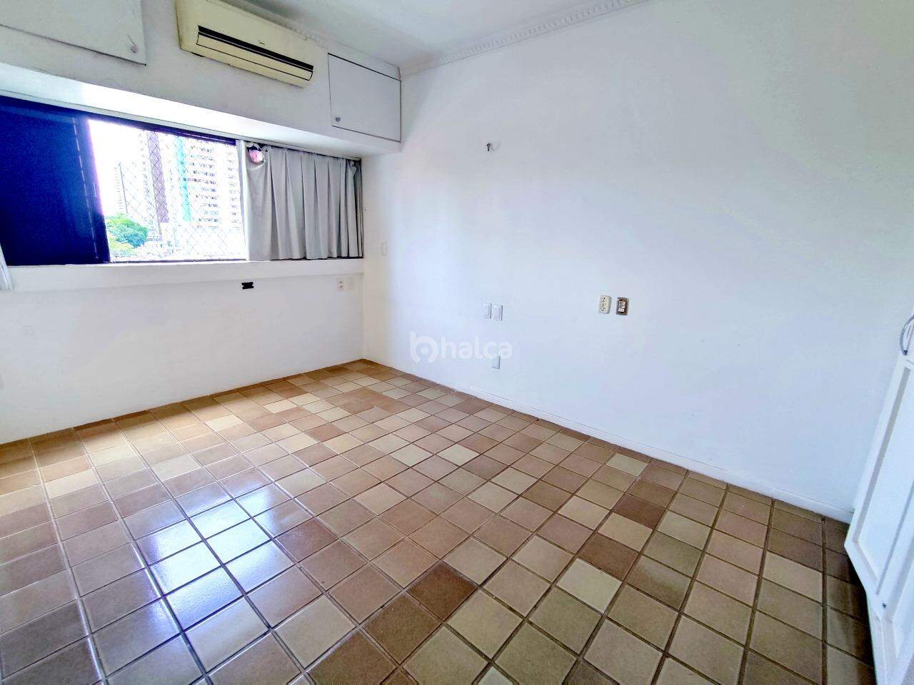 Apartamento para alugar com 4 quartos, 203m² - Foto 13