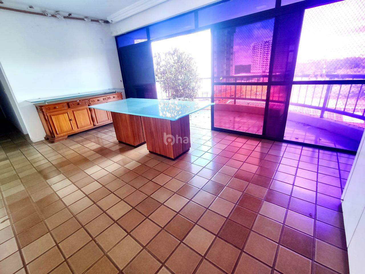 Apartamento para alugar com 4 quartos, 203m² - Foto 4