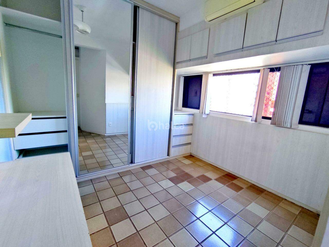 Apartamento para alugar com 4 quartos, 203m² - Foto 8