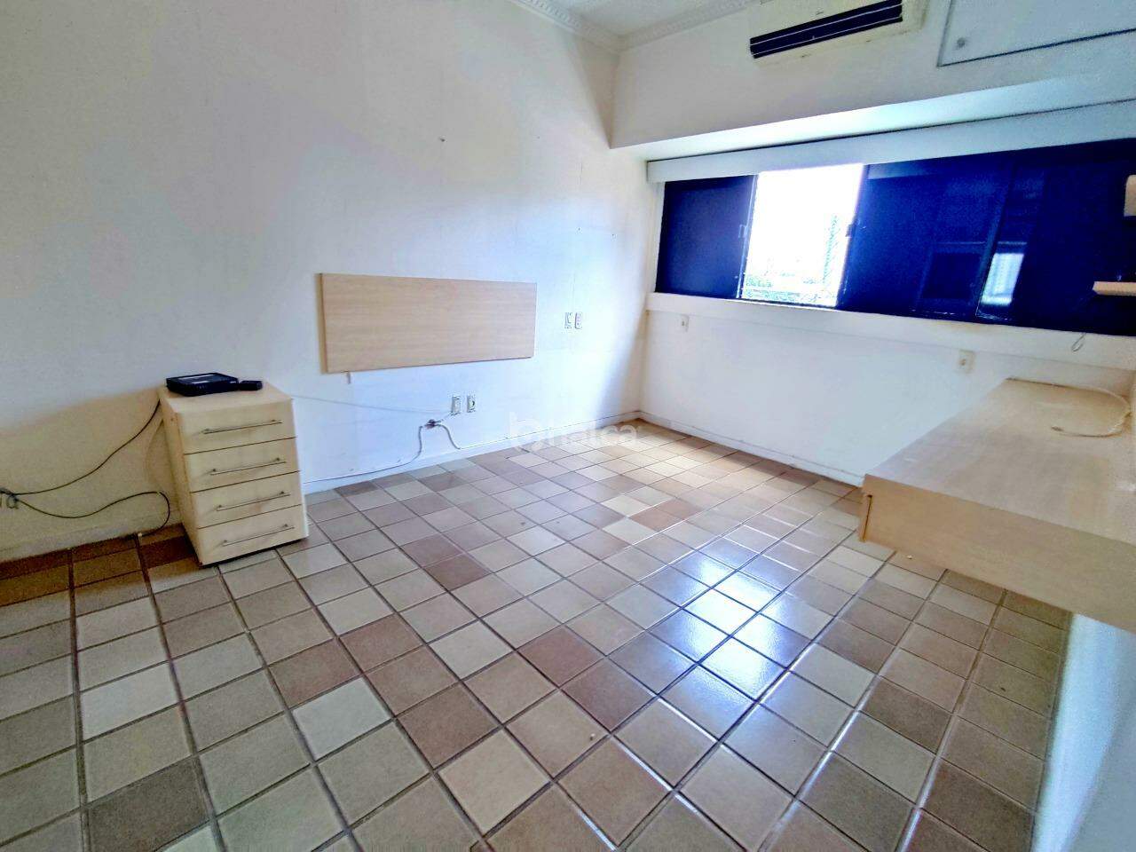 Apartamento para alugar com 4 quartos, 203m² - Foto 10