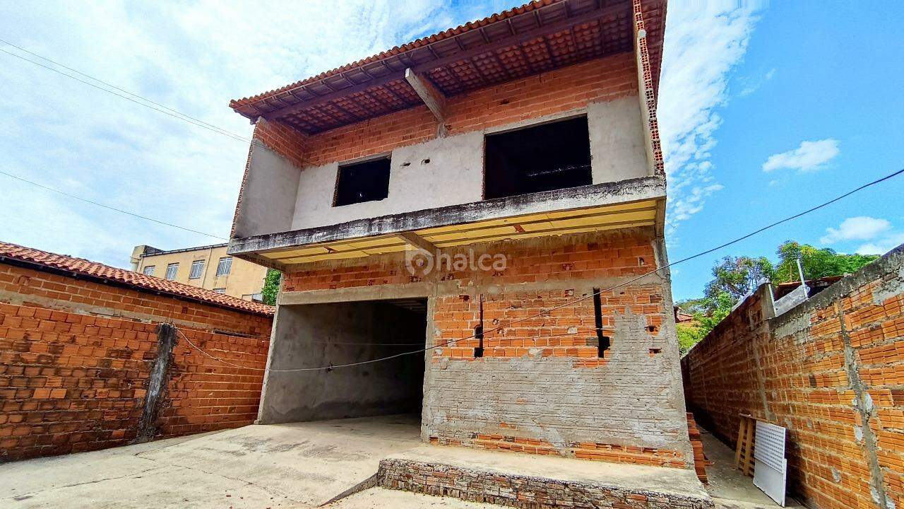 Casa à venda com 2 quartos, 220m² - Foto 2