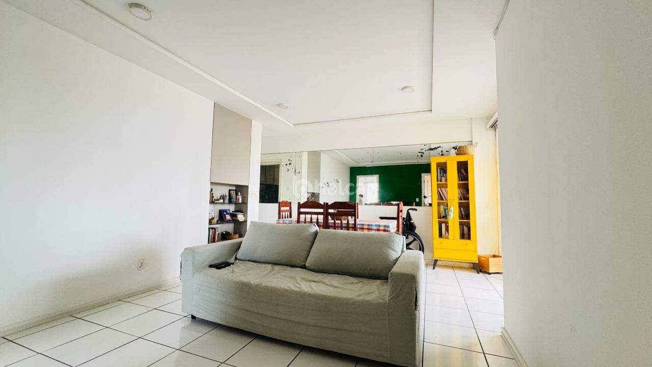 Apartamento à venda com 3 quartos, 70m² - Foto 2