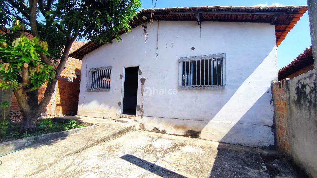 Casa à venda com 2 quartos, 200m² - Foto 2