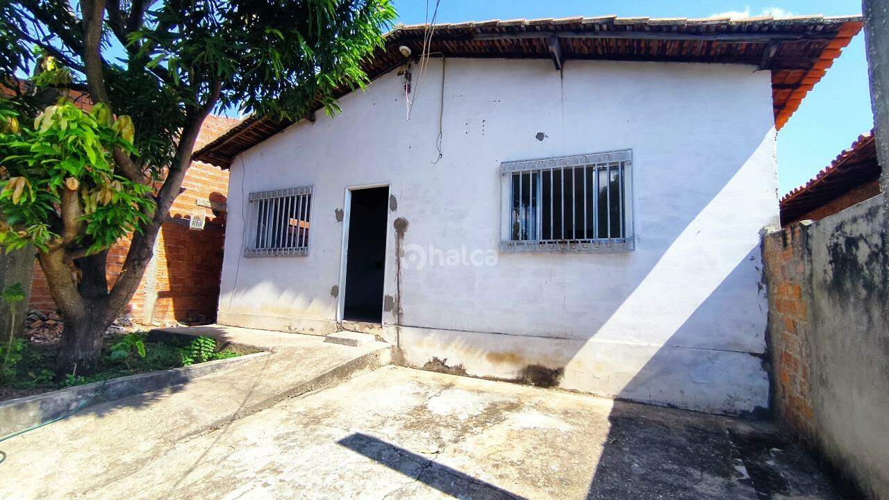 Casa para alugar com 2 quartos, 200m² - Foto 2