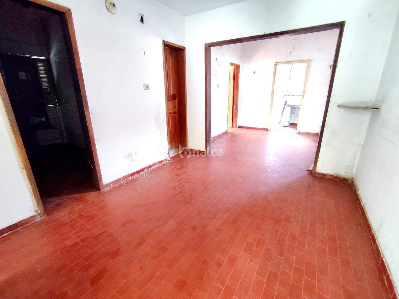 Casa à venda com 4 quartos, 160m² - Foto 2