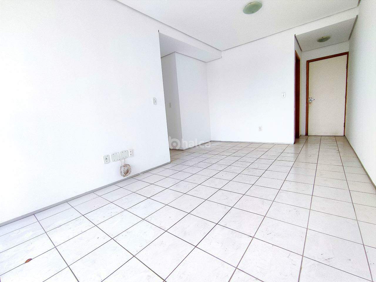 Apartamento à venda com 2 quartos, 70m² - Foto 3