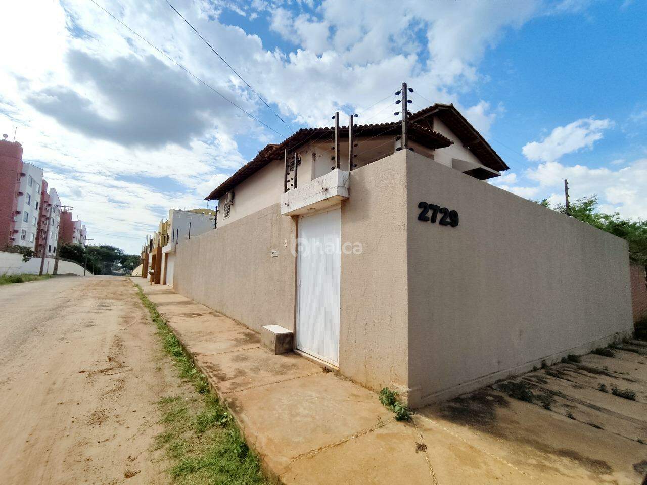 Casa à venda com 4 quartos, 245m² - Foto 1