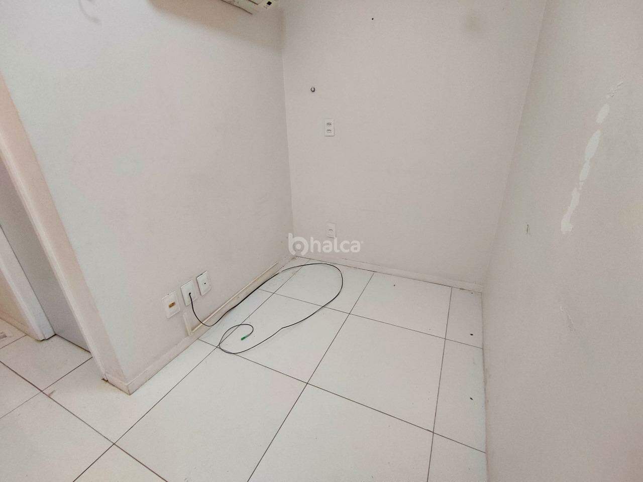 Sala para aluguel no Cabral: 