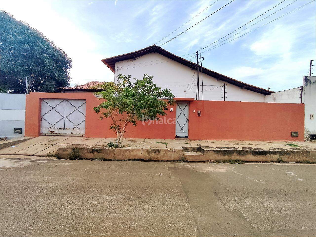 Casa à venda com 4 quartos, 184m² - Foto 1