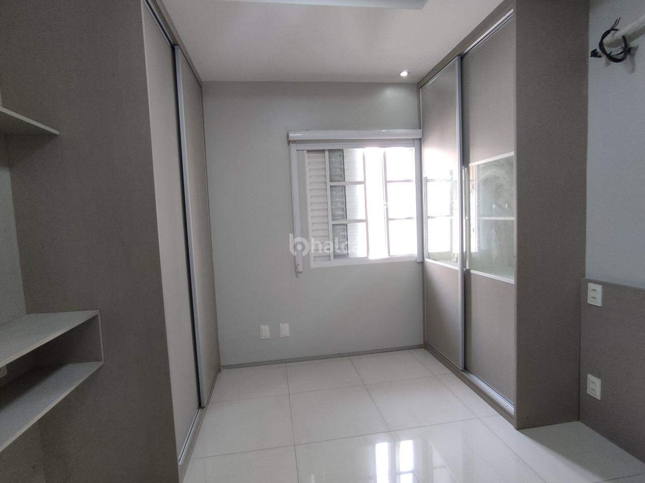 Apartamento para alugar com 3 quartos, 110m² - Foto 12