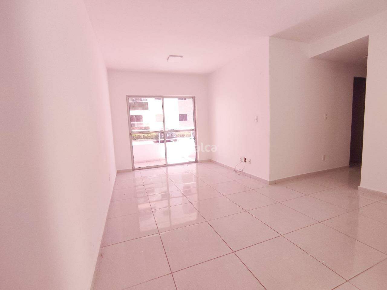 Apartamento à venda com 3 quartos, 68m² - Foto 2