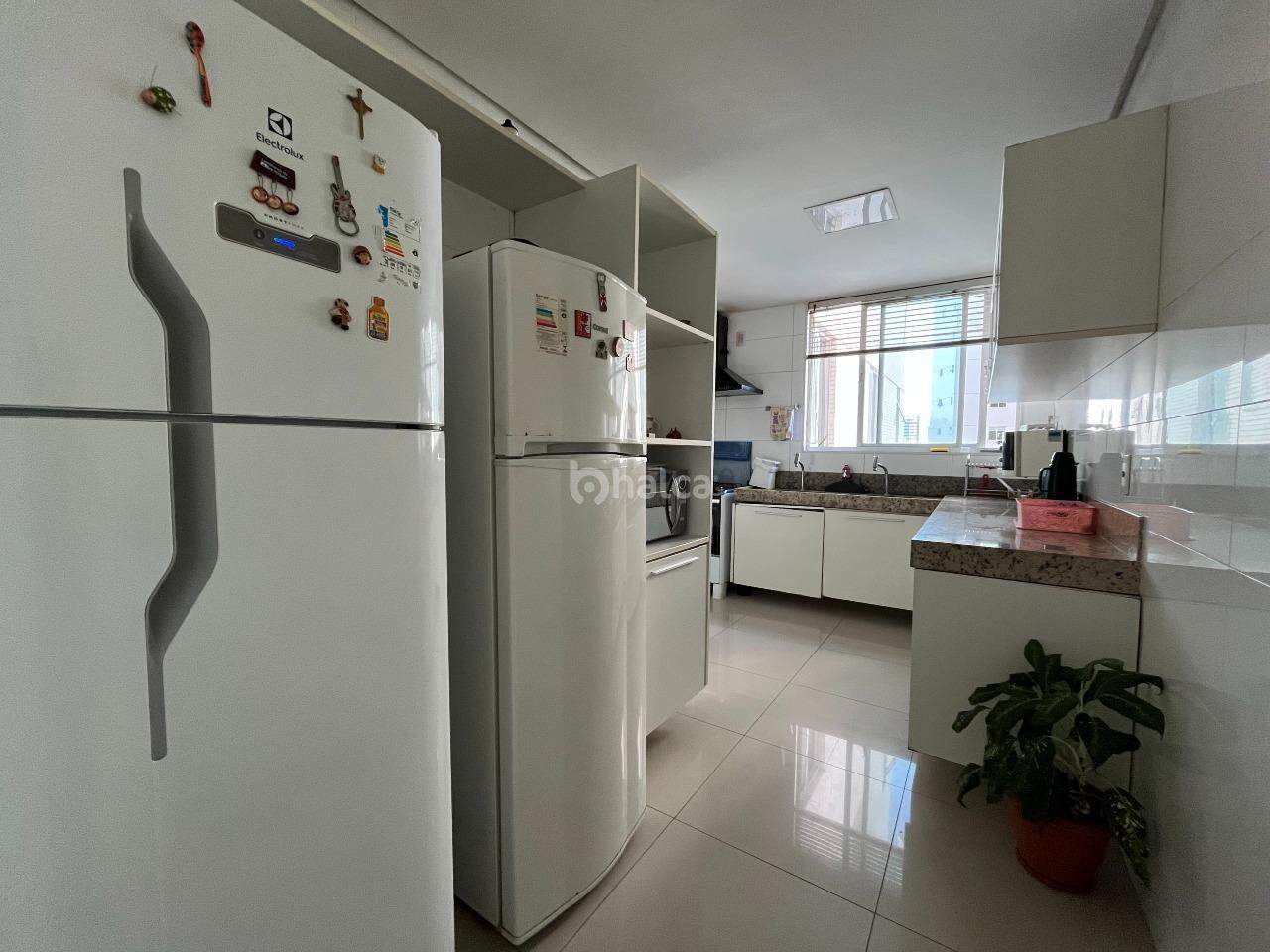 Apartamento à venda com 3 quartos, 184m² - Foto 14