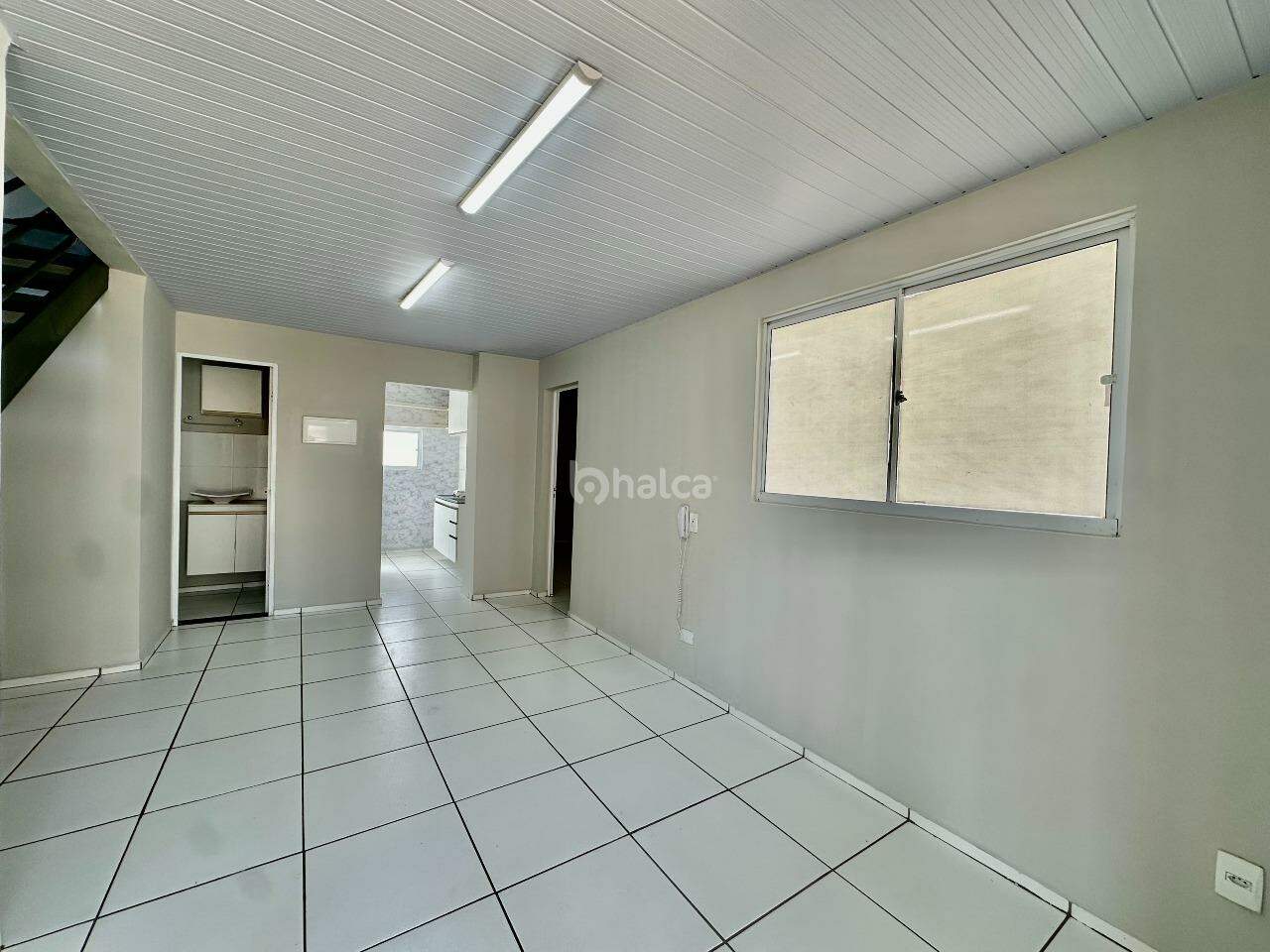 Casa à venda com 3 quartos, 60m² - Foto 4