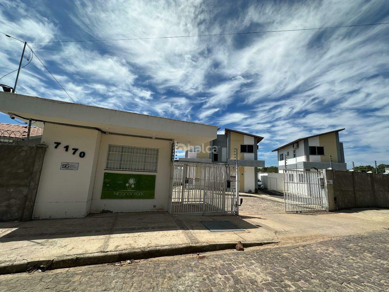 Casa à venda com 3 quartos, 60m² - Foto 1