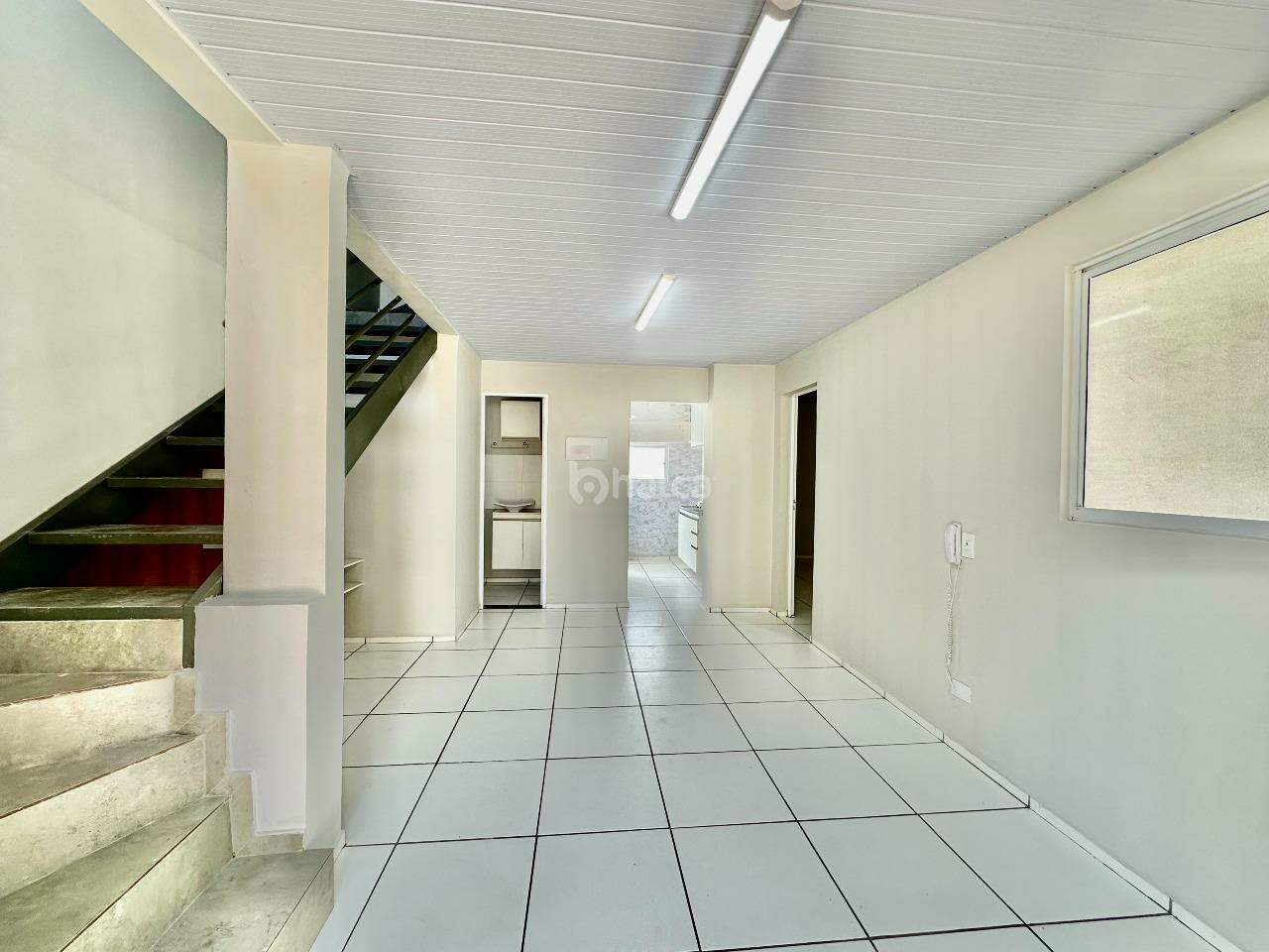 Casa à venda com 3 quartos, 60m² - Foto 3