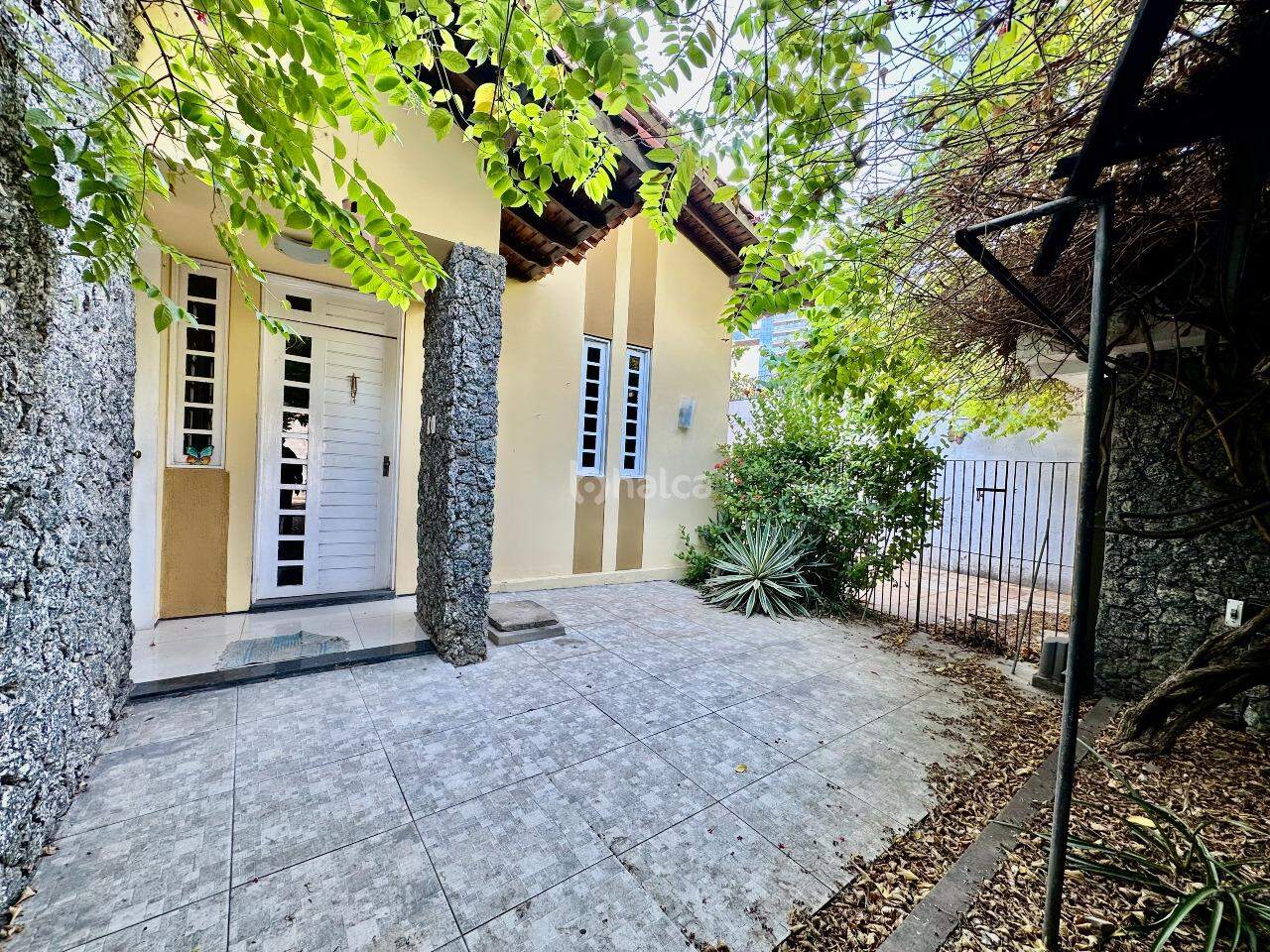 Casa, 5 quartos, 318 m² - Foto 2