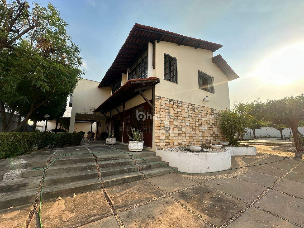 Casa, 5 quartos, 229 m² - Foto 1