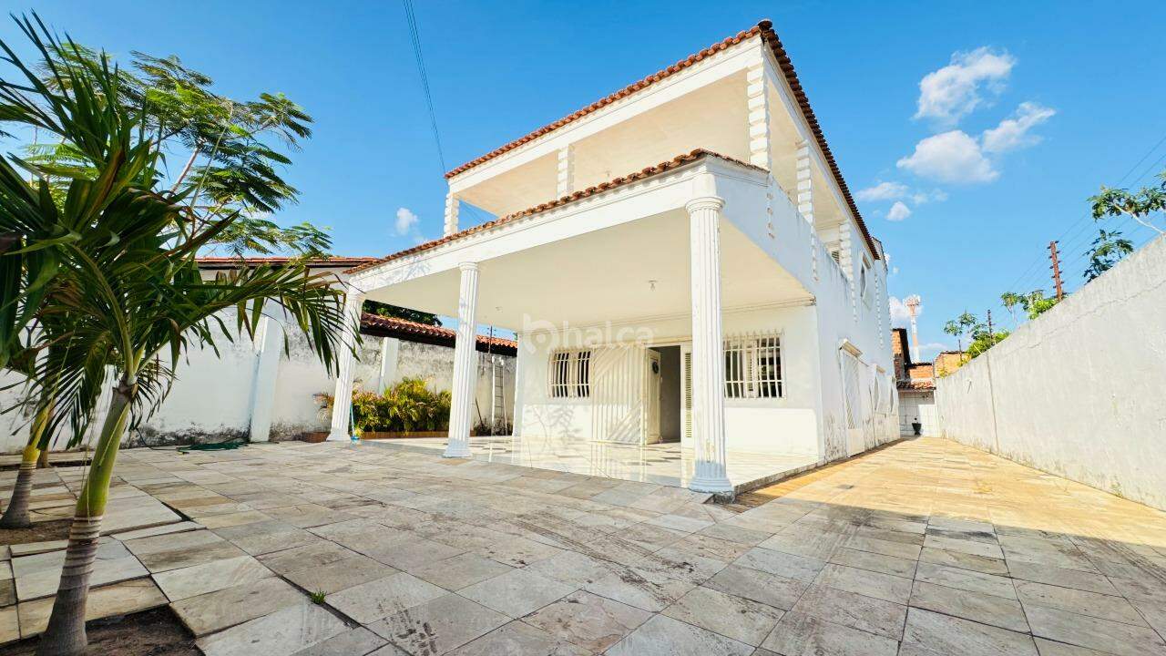Casa, 4 quartos, 233 m² - Foto 1