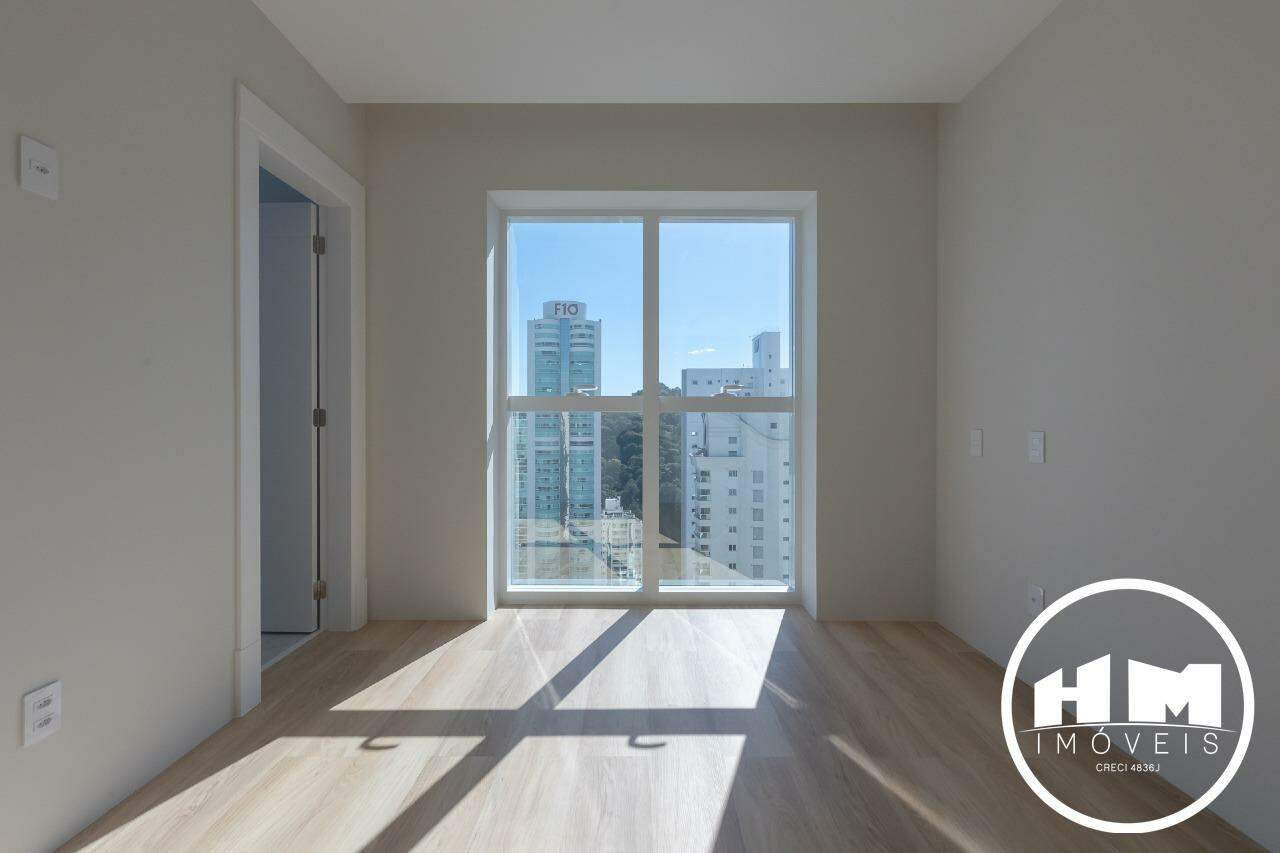 Apartamento à venda no Pioneiros: 