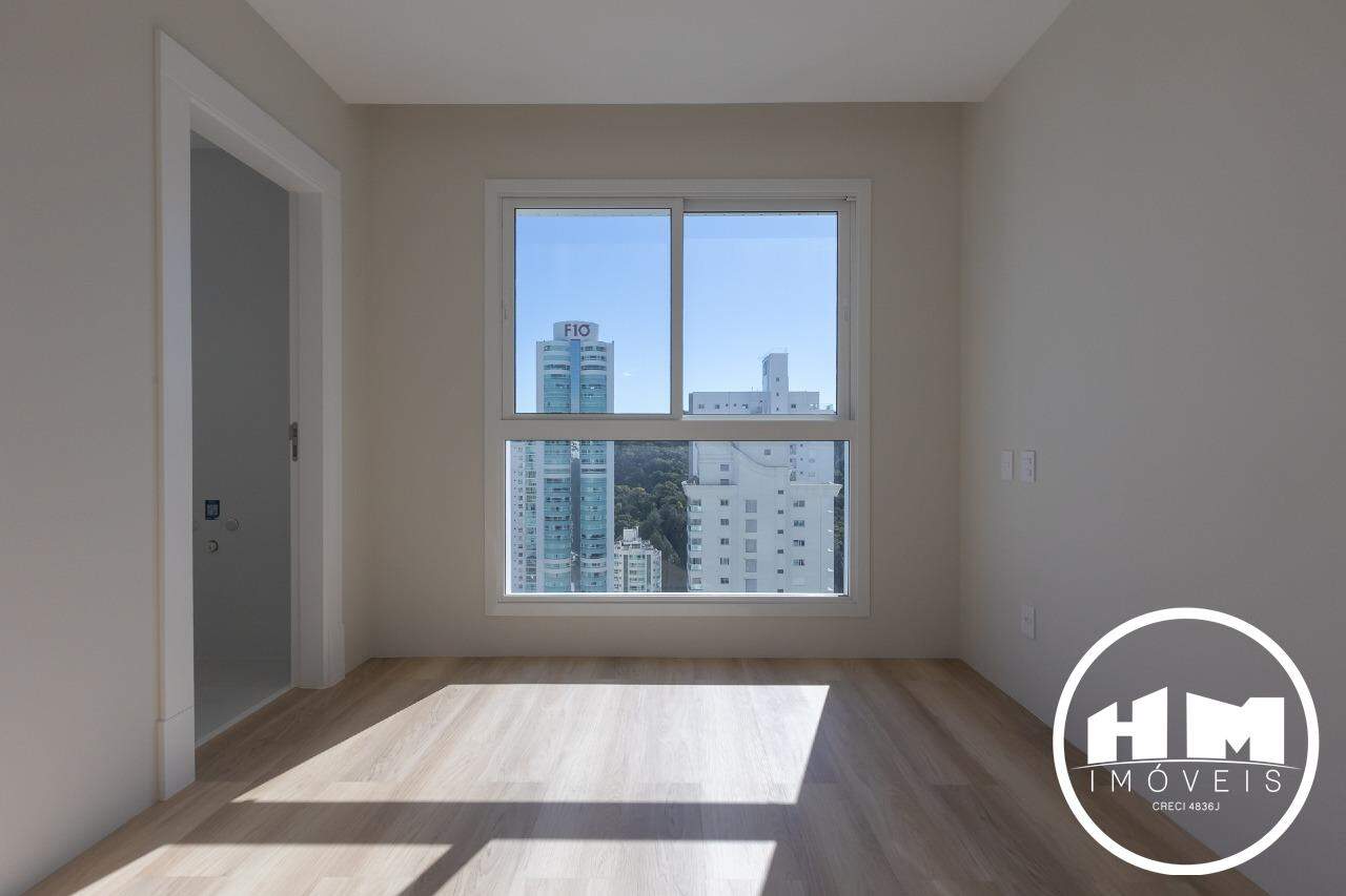 Apartamento à venda no Pioneiros: 