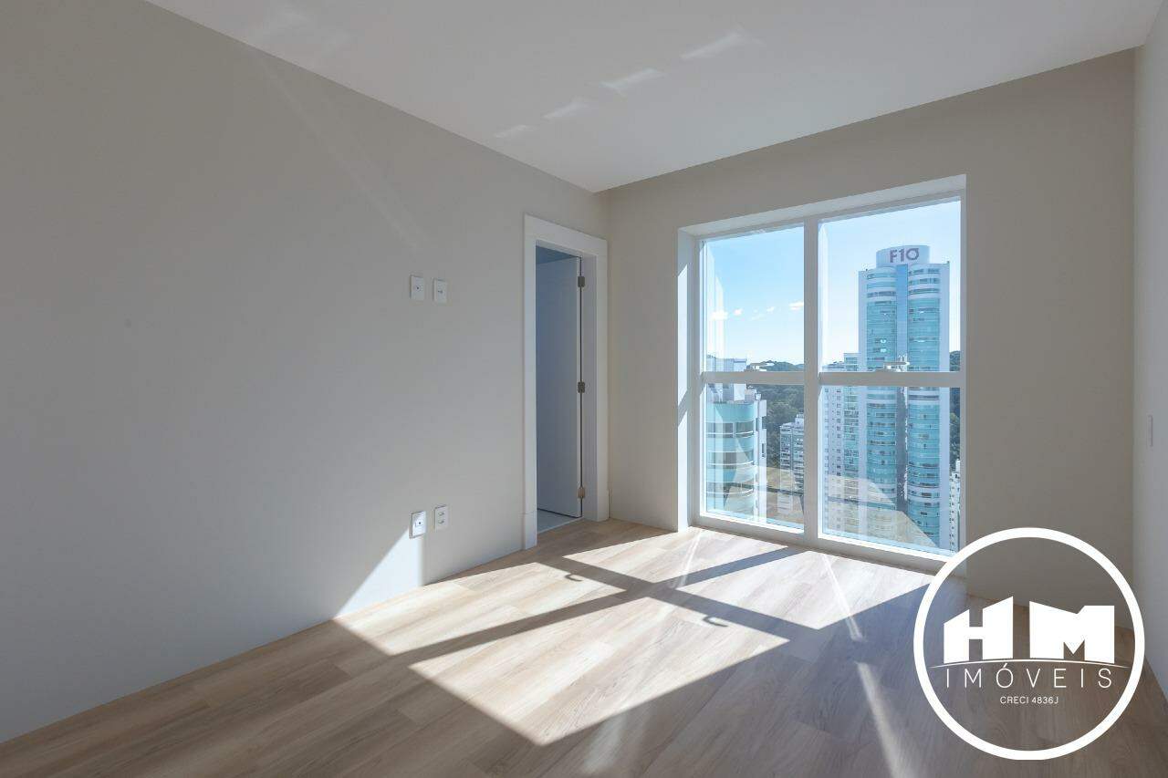 Apartamento à venda no Pioneiros: 