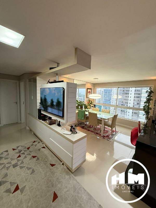 Apartamento à venda no Pioneiros: 