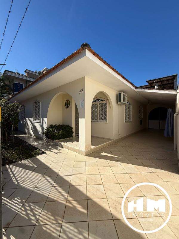 Casa à venda no Centro: 