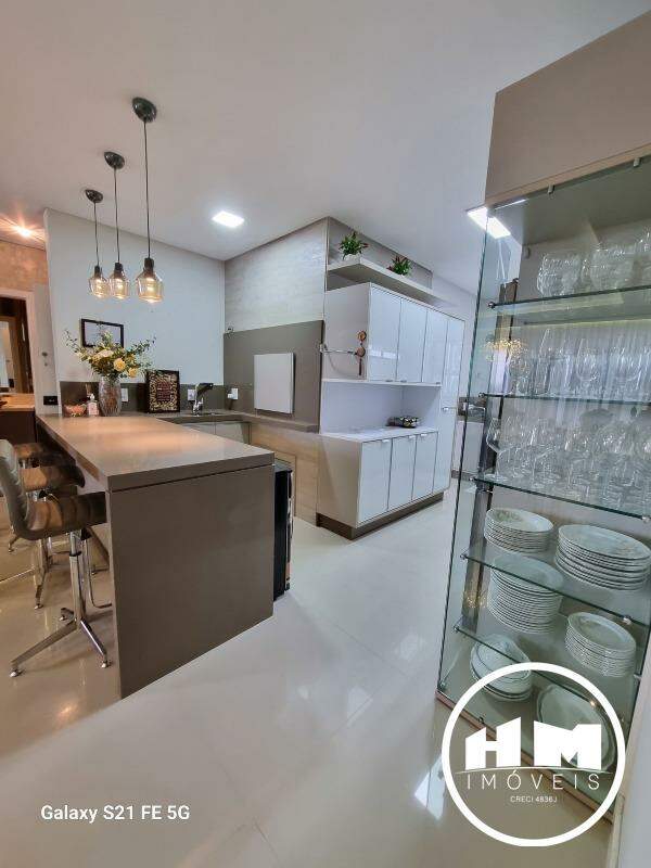 Apartamento à venda no Pioneiros: 