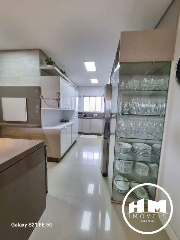 Apartamento à venda no Pioneiros: 