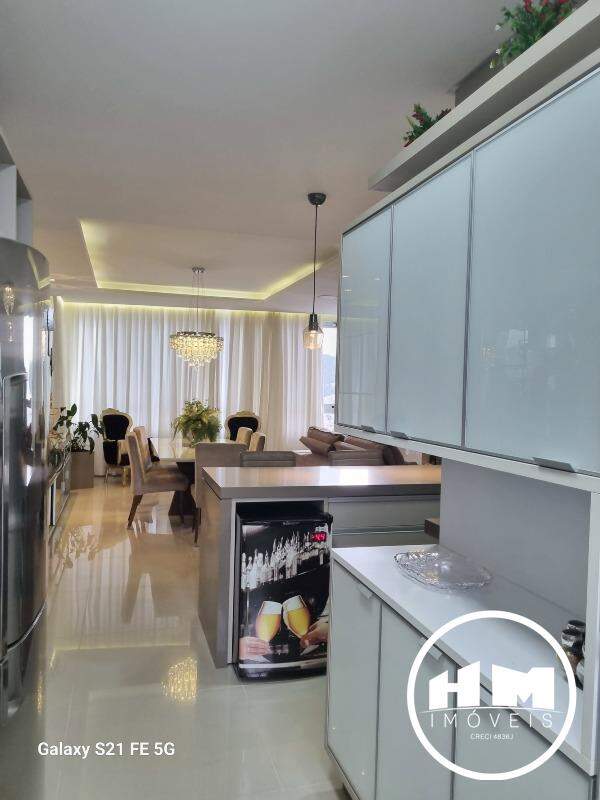 Apartamento à venda no Pioneiros: 