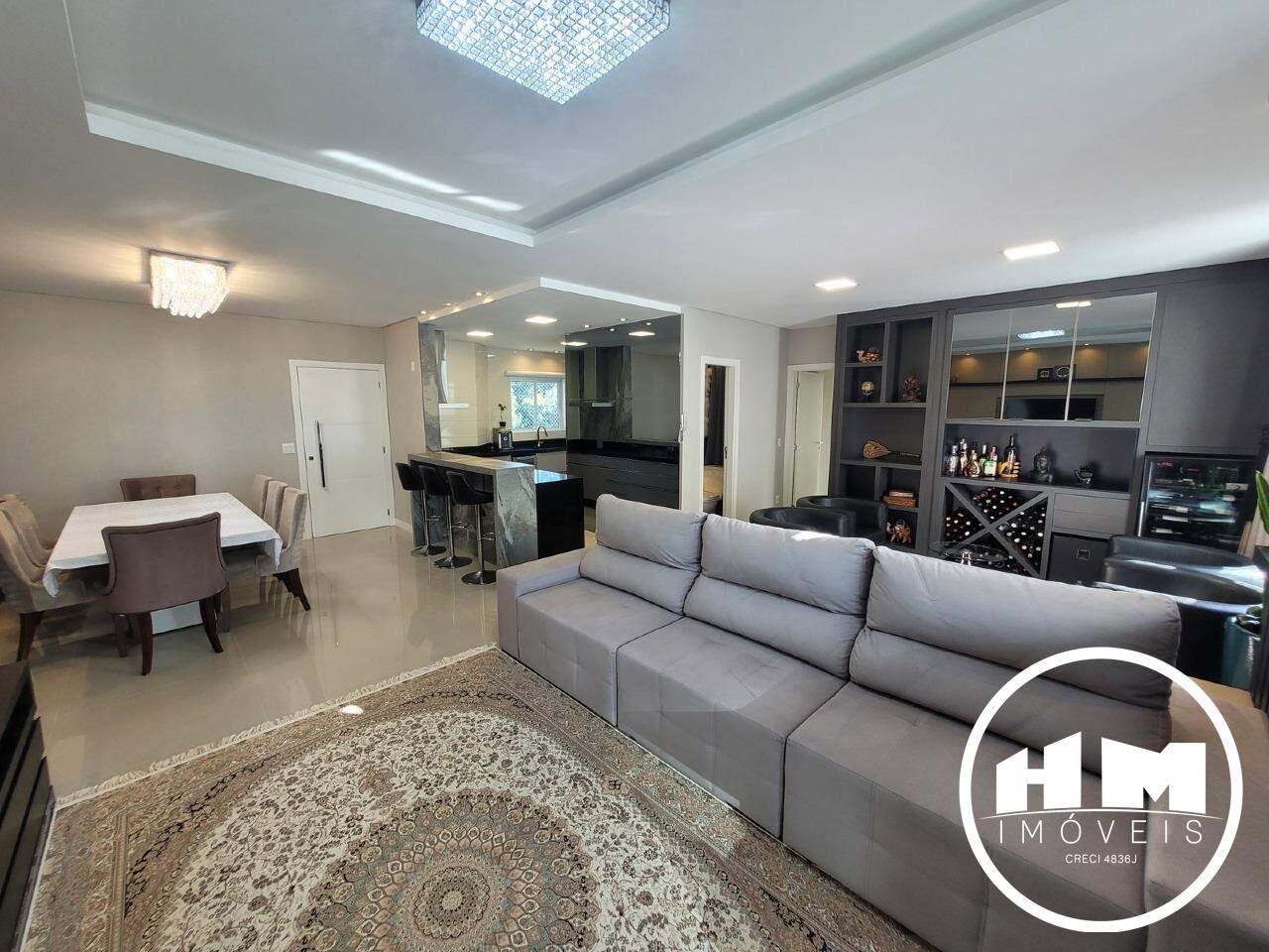 Apartamento à venda no Pioneiros: 
