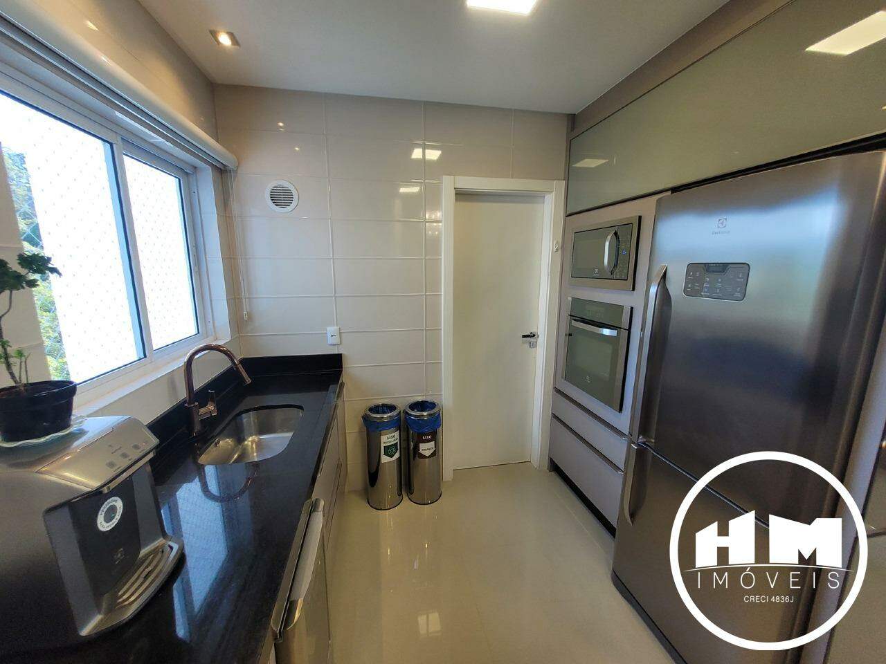 Apartamento à venda no Pioneiros: 