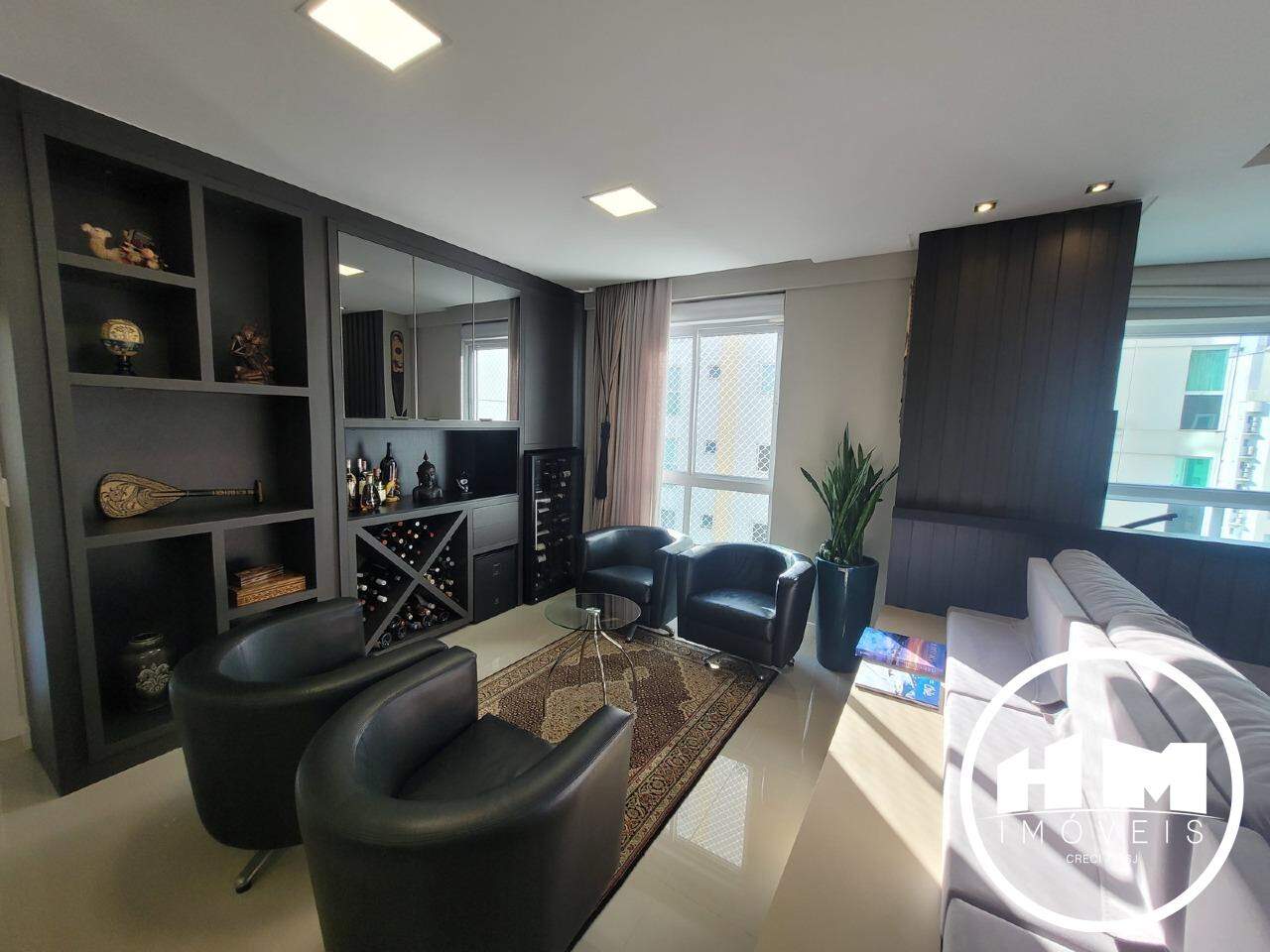 Apartamento à venda no Pioneiros: 