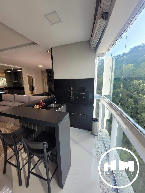 Apartamento à venda no Pioneiros: 