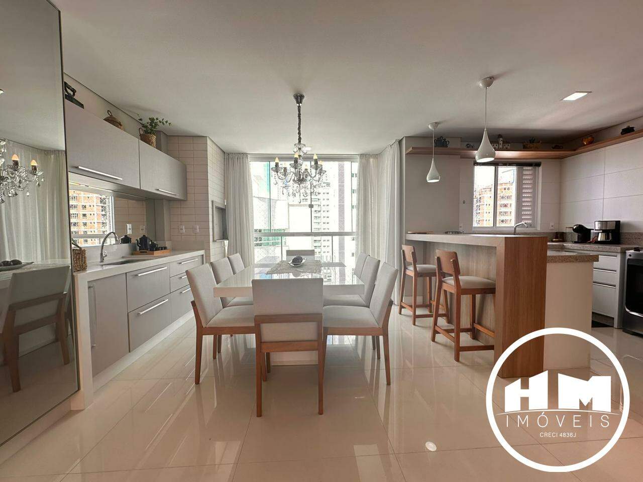 Apartamento à venda no Pioneiros: 