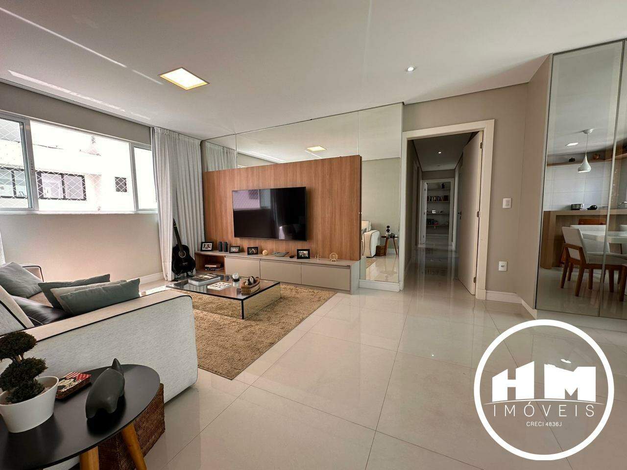 Apartamento à venda no Pioneiros: 
