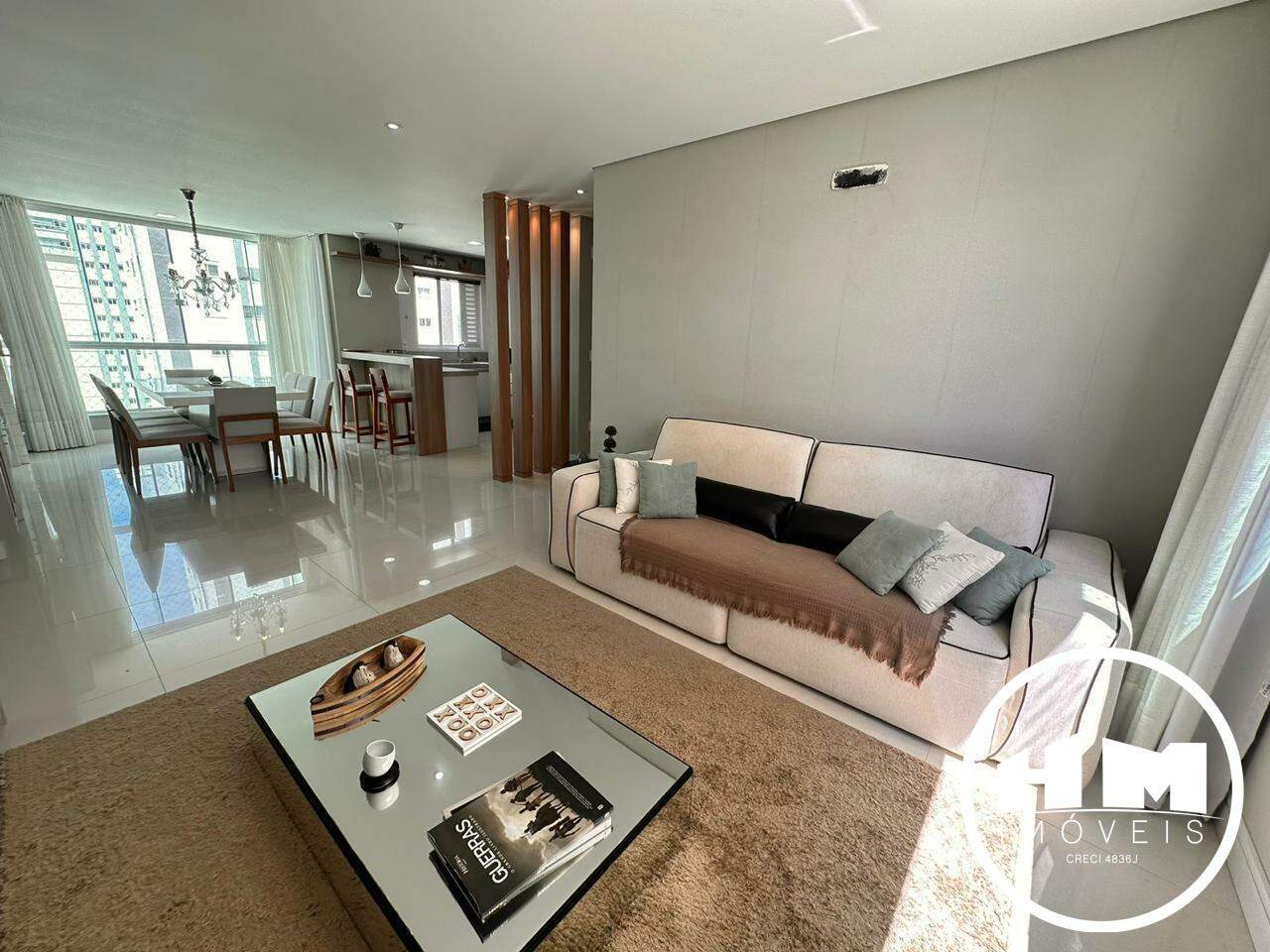 Apartamento à venda no Pioneiros: 